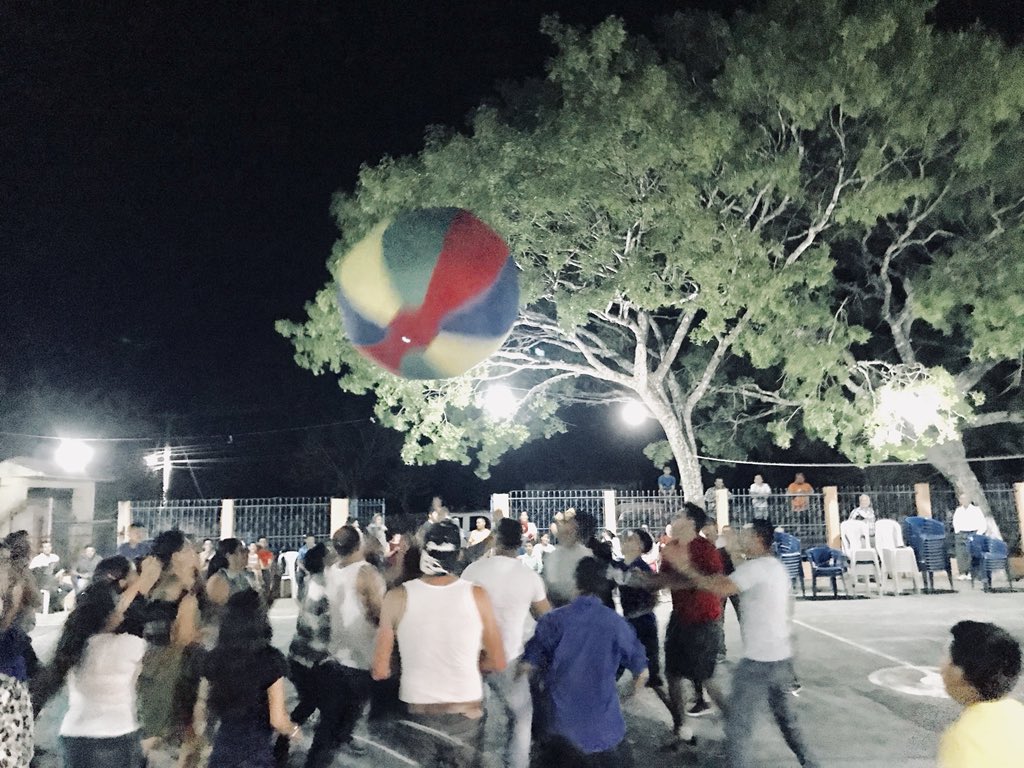 MarceloHanko's tweet photo. Anoche estuvimos en la aldea Papalhuapa,Agua Blanca,Jutiapa. Estaremos todas las noches de esta semana compartiendo con los amigos principios para la vida. https://t.co/jOGjA20Ba6