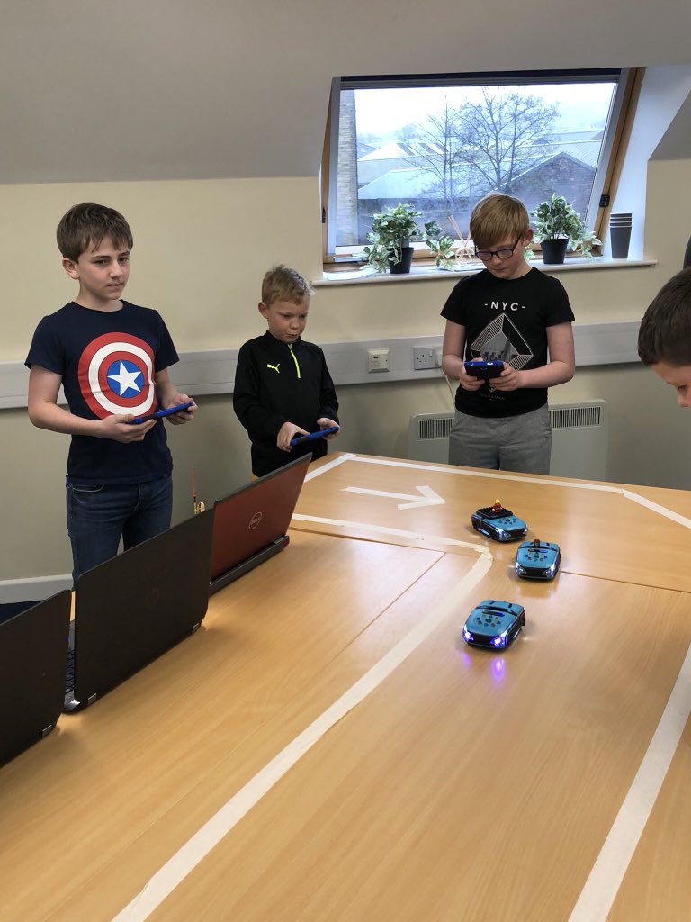 Globalcstweets's tweet photo. And they’re off... #phiroracing @RobotixLS https://t.co/mXKn9Bioo6