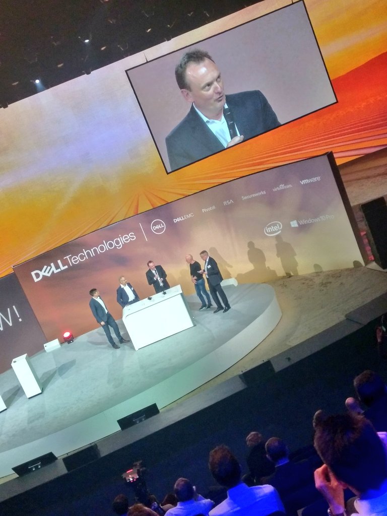 SoftwareAG_D's tweet photo. "Digitalisierung muss der Menschheit dienen" - schönes Schlusswort von @WernerRieche für das finale Panel von #TheNextNow 👍 https://t.co/PH9J1sWjec
