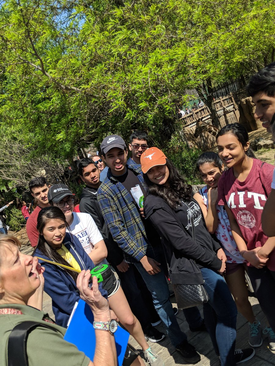 ArmstreetsClass's tweet image. How long is a giraffes tongue? #SHSDCBio #SpringFieldTrip