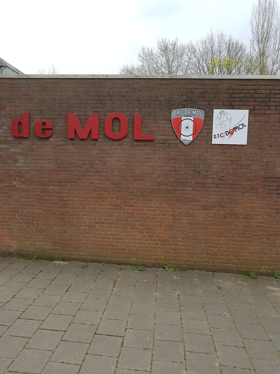 RemkoSchuller's tweet photo. Nieuw clublogo...
#Drcdemol #Grayisthefuture https://t.co/JGMSAuOYBk