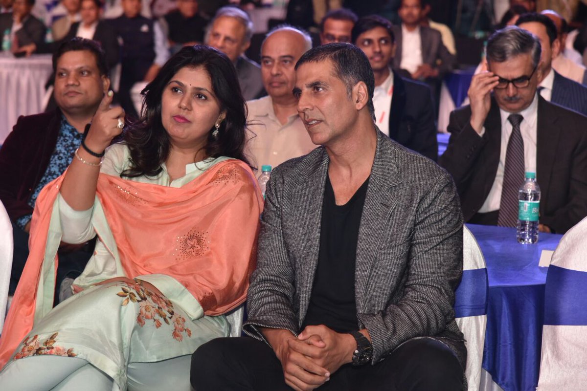 Pankajamunde's tweet photo. Congratulations @akshaykumar ji for winning the "Social Influencer award at #MaharashtrianOfTheYear. A very deserving, socially sensitive and true Indian in every sense !! Your contribution n unconditional support for social cause is most appreciated. https://t.co/W3UxcDRsnt