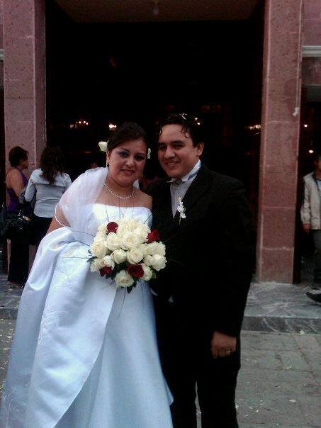 yescermar's tweet photo. @marianoosorio1 @montanertwiter Soy tan fan que hace 6 años en mi boda baile Besame en la boca como vals de esposos https://t.co/sE9O1md73N