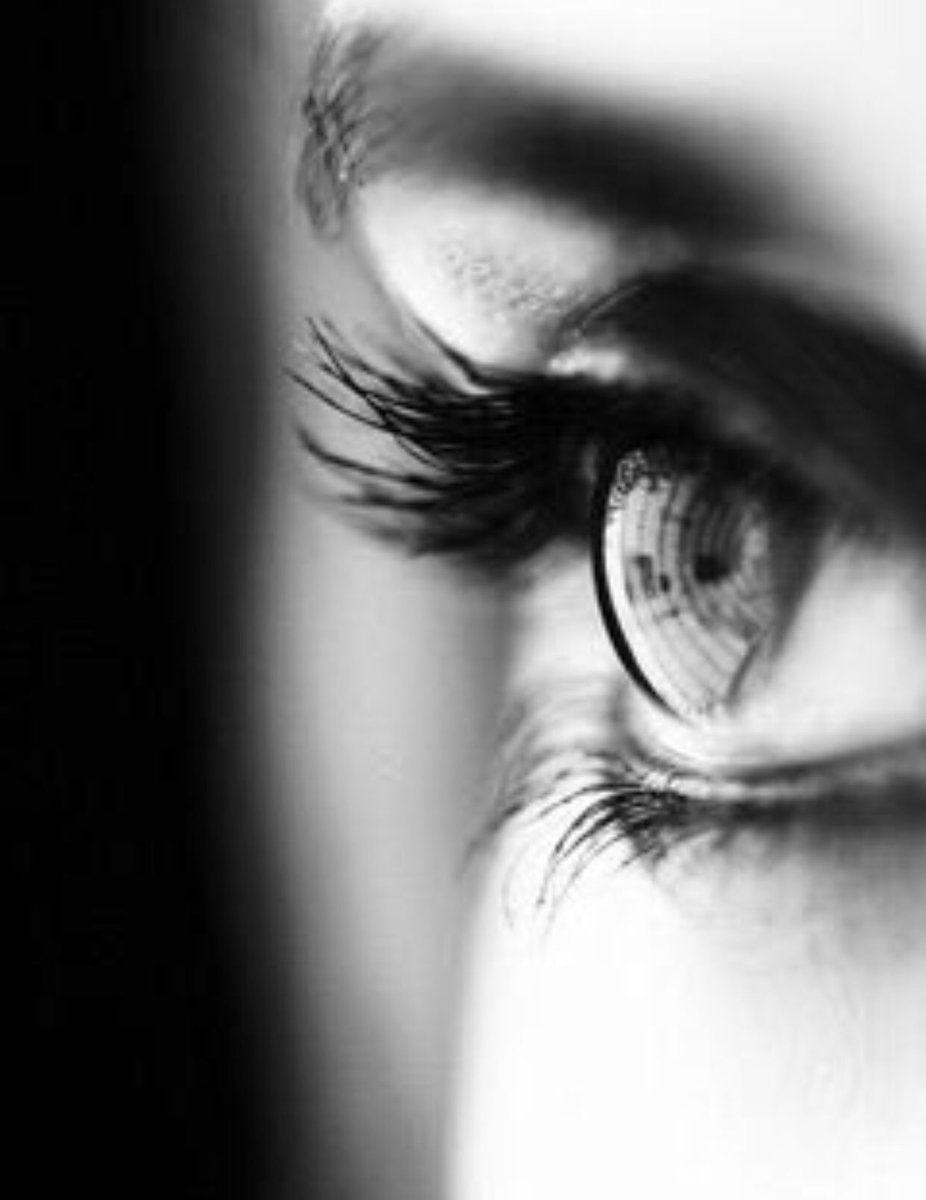 أصعب اللهجات لهجات العيون 
في  نظرها وفي  محاورها طلب 
وفي ضحكها وفرحها يعني تمون
وإن تغارق  دمعها يعني .....عتب