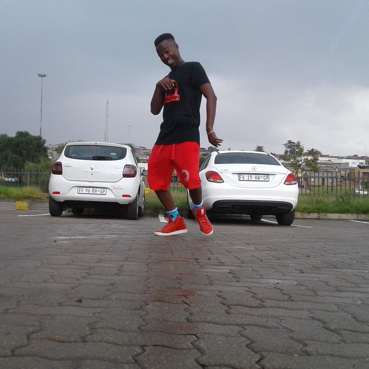 CHRISSWAG_ZA's tweet photo. #LifeOfAnArtist 😎
#GoodEveningFam https://t.co/hSXE6SIzBg