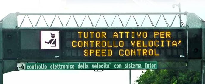 RaiNews's tweet image. Clamorosa sentenza contro la società Autostrade: &quot;i tutor della velocità vanno rimossi&quot;. Autostrade risponde: &quot;il tutor sarà immediatamente sostituito con un nuovo sistema diverso da quello attuale&quot; → bit.ly/2v2heFK