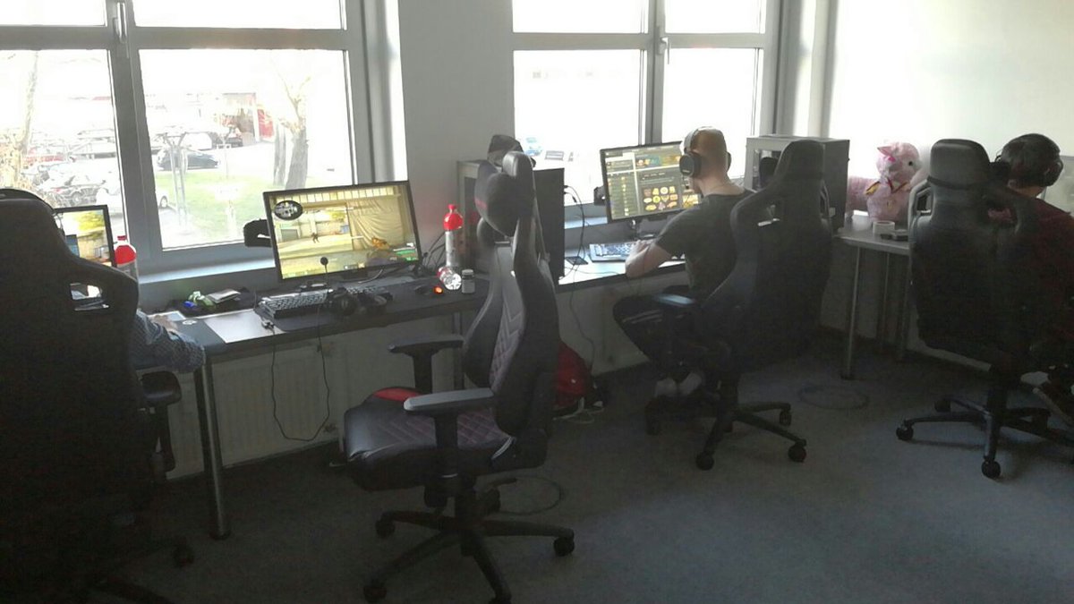 raveenCS's tweet photo. Bootcamp am Wochenende hat trotzdem Spaß gemacht auch wenn es technische Probleme gab @PENTA_Sports @iSyyNeX @BLNdime @LuxeraCS https://t.co/XVZrUUli3W