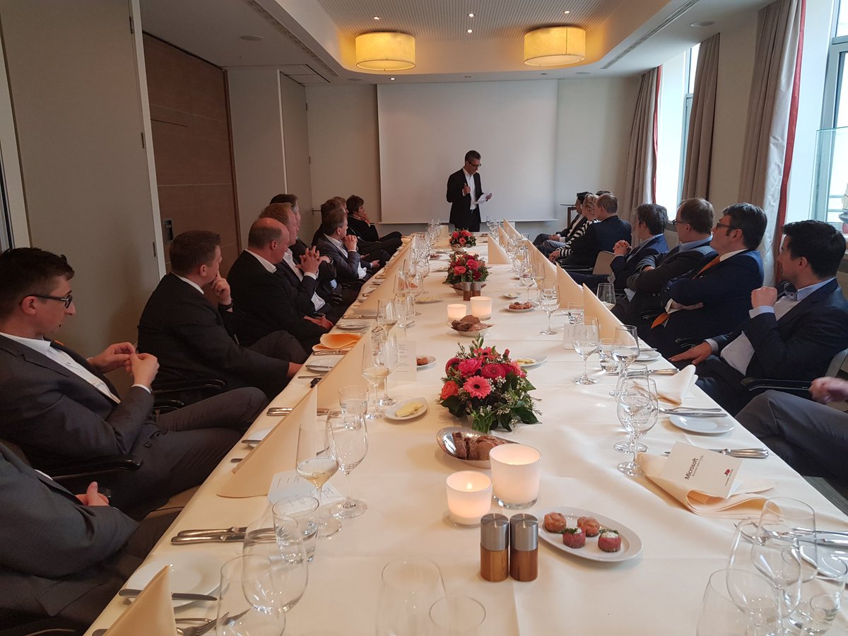 daniela_reher's tweet photo. Das Thema #cybersecurity sorgt erneut für volles Haus beim @MSBSC1 Kaminabend in der Hanse-Lounge in HH. Ein dickes Dankeschön an Wolfram Koller für das Ermöglichen dieser grossartigen Location. https://t.co/g03Jg8F4vj