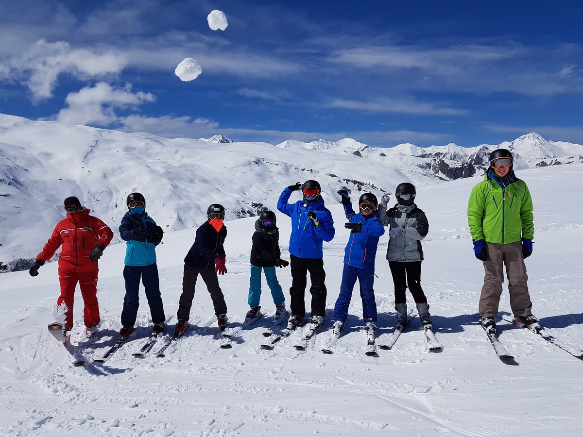 bas_sport's tweet photo. Skiing with the beginners group today and they decided to throw snowballs during the group photo!! #charming #ruiningmyphoto #thatbackdropthough #basskitrip2018 #lesmenuires https://t.co/Oxn4SCRYVq