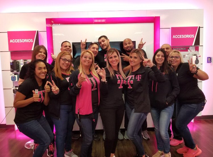 edra_jimenez's tweet photo. Funday Sunday #trainningmode best team ever  #kioscopower #poncelions #magentablood https://t.co/5ualNGEuDm