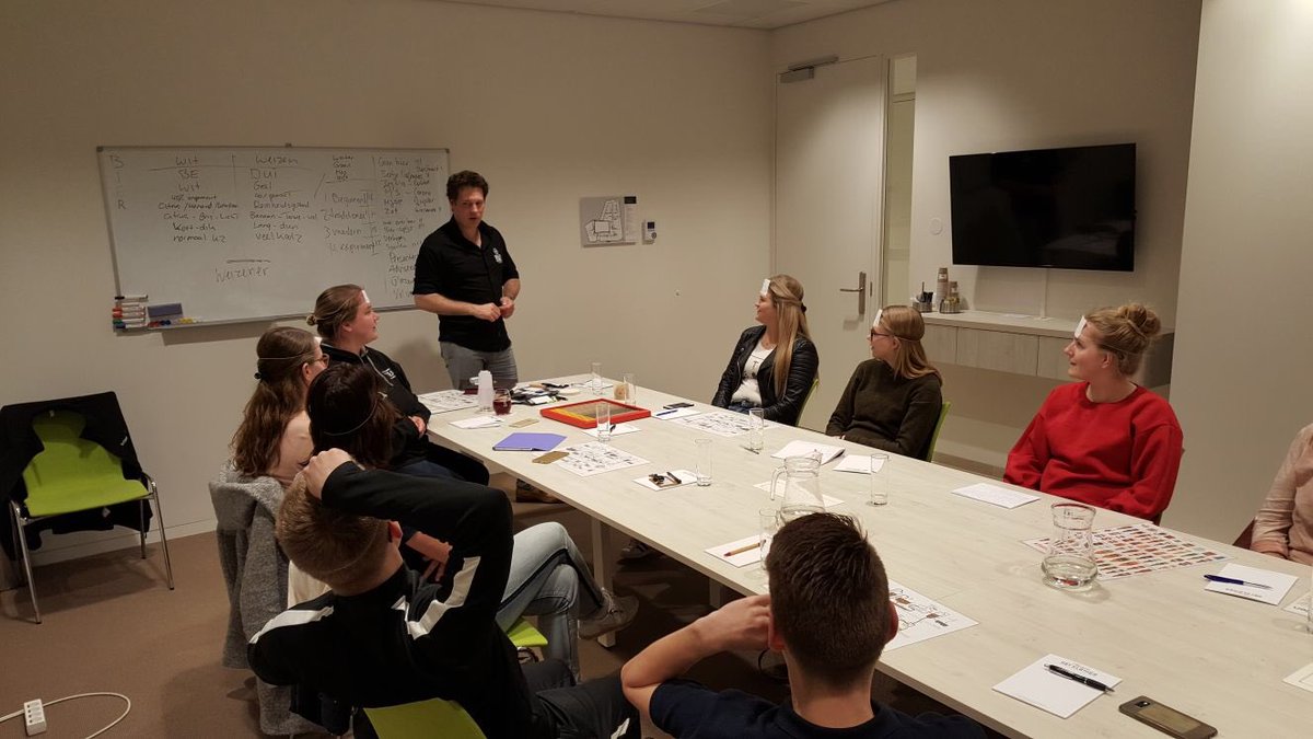 erikdBie's tweet photo. Gisteren Bij Anton door Biermasters een Bier training. https://t.co/pTQRPzsm8Q