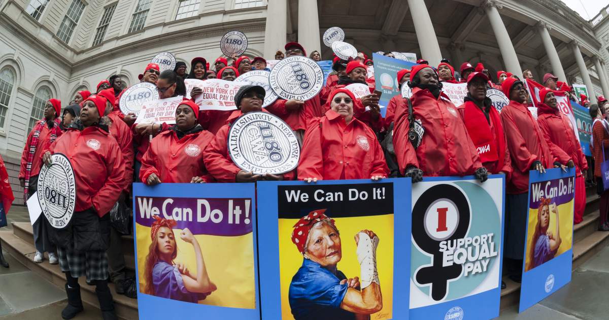 MotherJones's tweet photo. The pay gap costs women $840 billion every year https://t.co/RbeERImCgD #EqualPayDay https://t.co/h8fxdprFlN