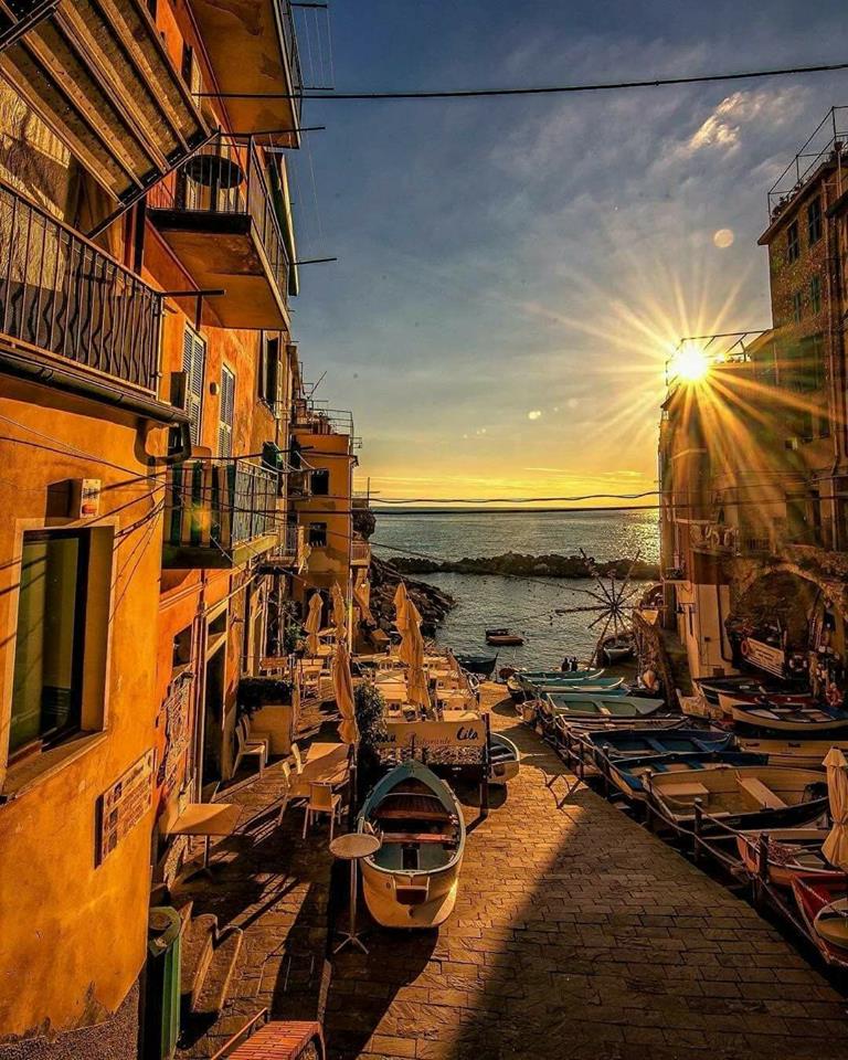 Cinque Terre Gateway tweet media