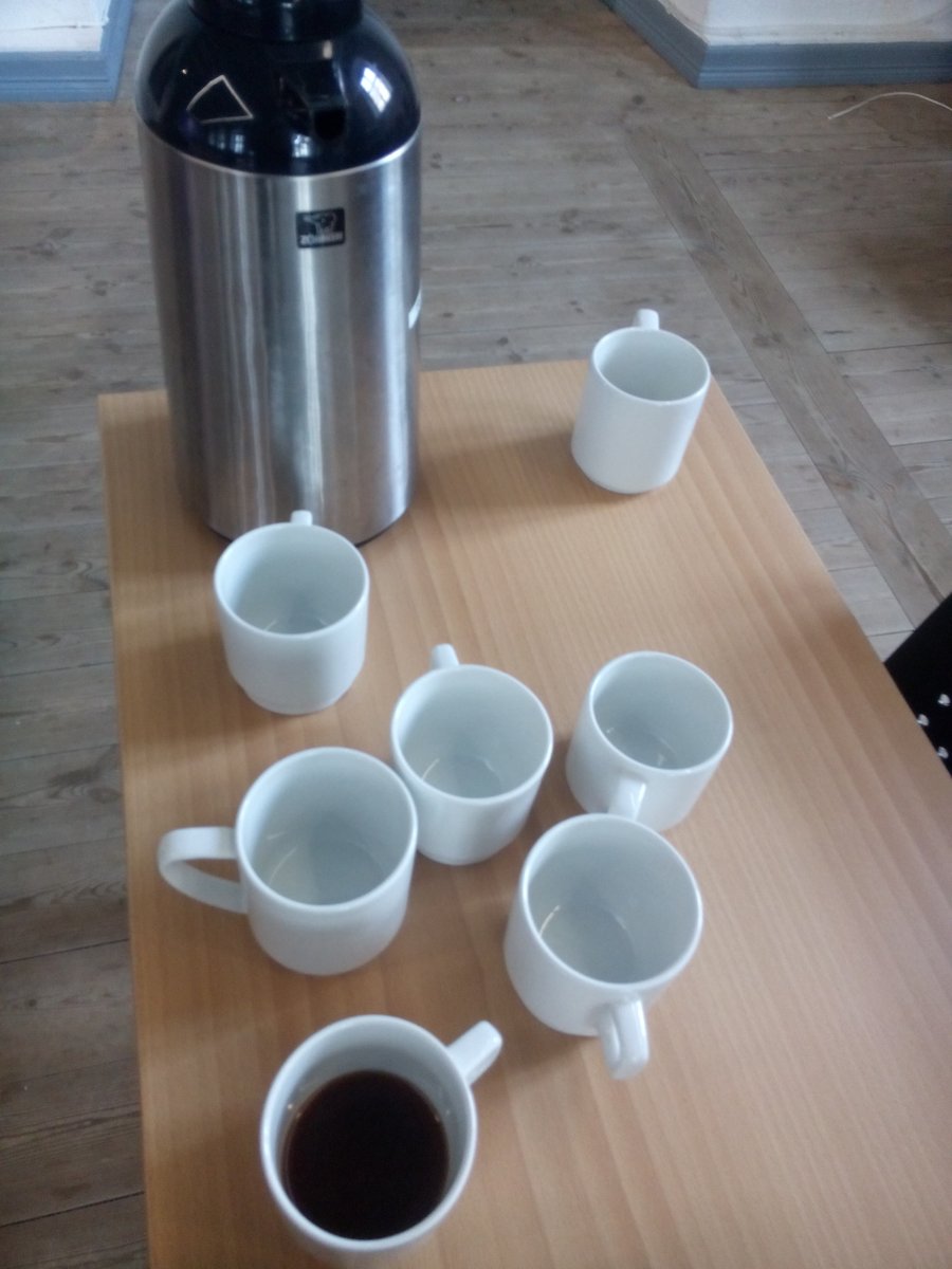 SondreBatstrand's tweet image. Sånn ser et lite miljøtiltak ut! Gjestene i Komite for miljø og byutvikling blir ikke lenger tilbudt engangskopper, men får kaffen i skikkelige kopper. Lite tiltak i seg selv, men en del av et større bilde! #beby #kmby