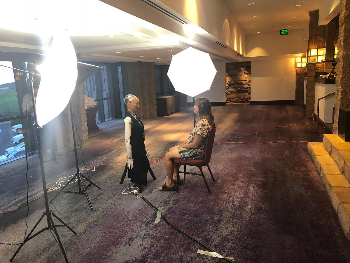 hansonrobotics's tweet image. We had a wonderful time at the Science of Consciousness Conference in Arizona last weekend. Thanks for coming to see us! #HansonRobotics #AI #SophiatheRobot