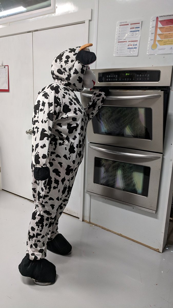 KalonaCreamery's tweet photo. Where's Lona? 🐄Look who we caught peeking in the oven. #Lona the Cow (our mascot)! We are busy baking fresh brownies and monster cookies that will be put in some of our new ice cream flavors! These will be available on 4/17! #shoplocal #lonathecow #kalona #iowa https://t.co/35wkDFYBLc
