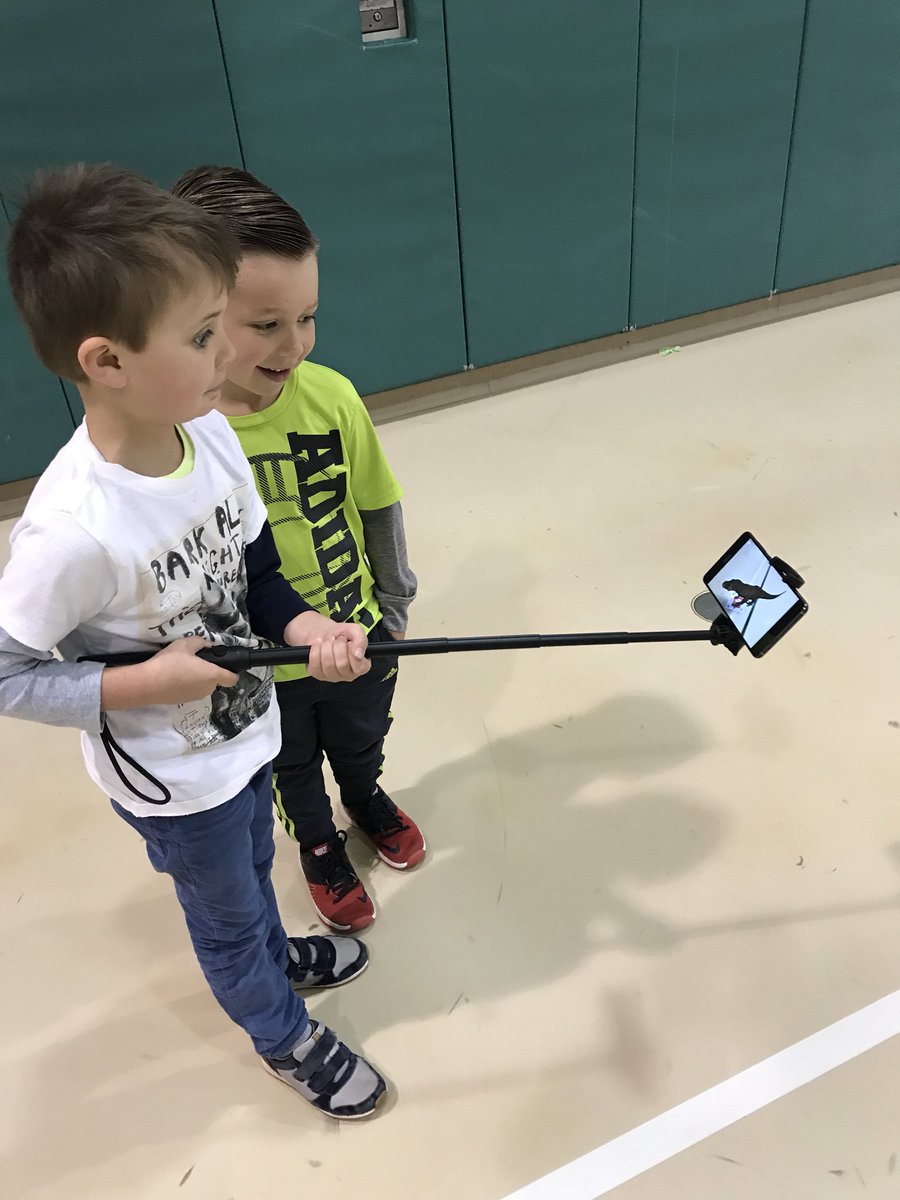 MsScarnati's tweet image. Google Expeditions Augmented Reality was amazing today!! These mini explorers were blown away! #AugmentedReality #FunInLearning @GoogleForEdu @CatenaColts 🦖🌚🌿