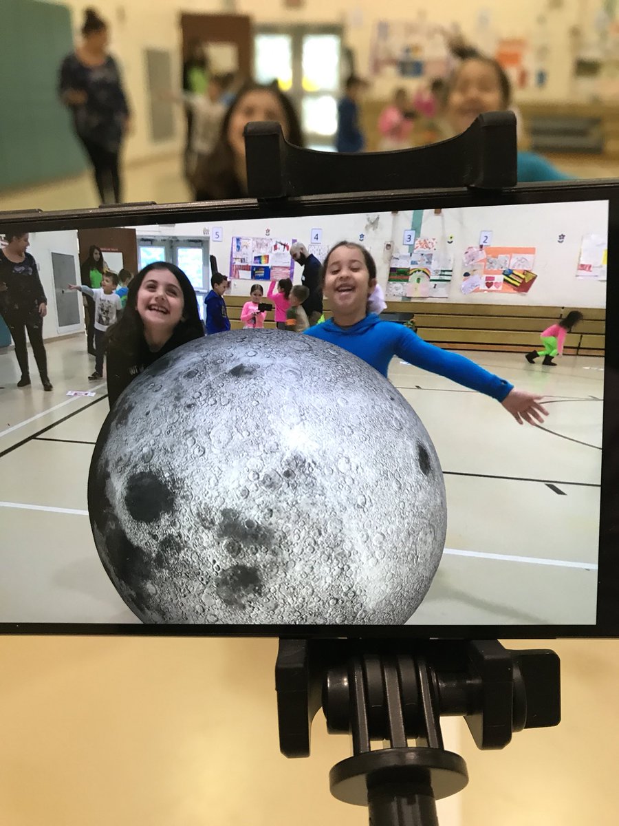 MsScarnati's tweet image. Google Expeditions Augmented Reality was amazing today!! These mini explorers were blown away! #AugmentedReality #FunInLearning @GoogleForEdu @CatenaColts 🦖🌚🌿