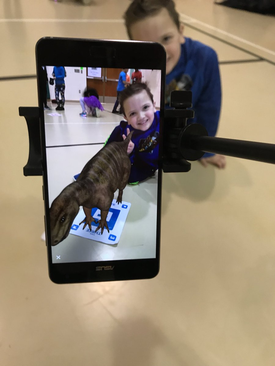MsScarnati's tweet image. Google Expeditions Augmented Reality was amazing today!! These mini explorers were blown away! #AugmentedReality #FunInLearning @GoogleForEdu @CatenaColts 🦖🌚🌿
