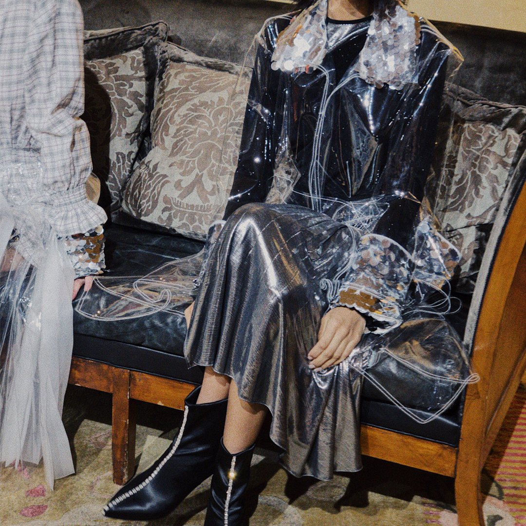 Satin shoes and metallic pleats worn under clear PVC trenches: the perfect stylish combination for those of you looking to show off your outfit whilst keeping your garments protected in wetter weather! 📷 via #MargaretZhang #MBFW