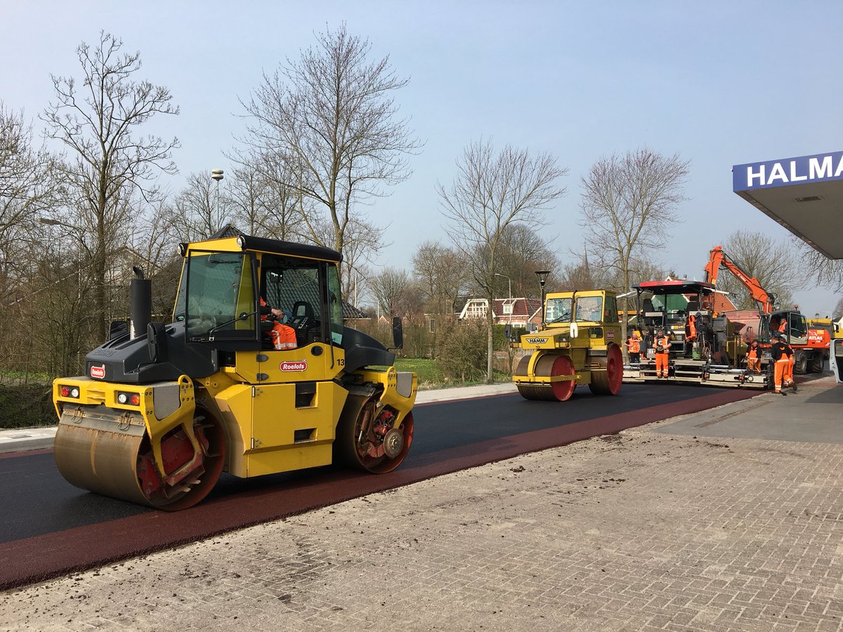 MaikelWelmers's tweet photo. #asfalt @gem_dongeradeel #EE door #vakmannen @Roelofsgroep #warminwarm #roodzwartrood #streetprint #kwaliteit volgende week vrijdag opening https://t.co/gLO2Mx3gCK