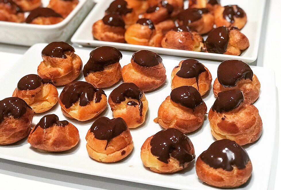 #10aprile | Quando il papà ti insegna la #pastachoux e scopri che i #bigne sono il tuo dolce preferito è 🔝🔝🔝
Bignè ripieni, la #ricetta del papà è qui ➡️
pastaemotori.com/it_it/recipes/…