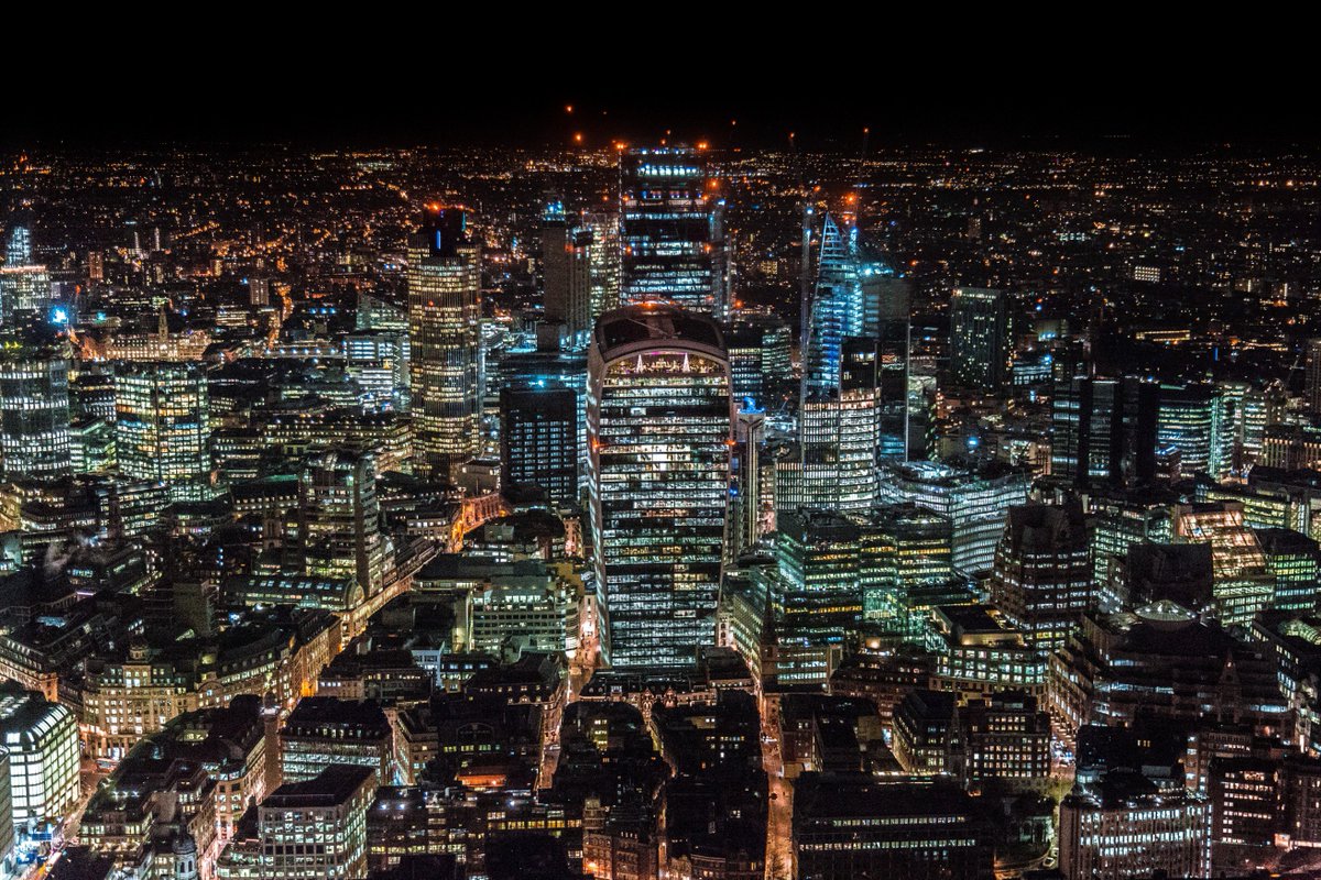 London at night! Awesome! Amazing city! Photo by: @christopher__burns #london #uk #unitedkingdom #England #instagram #instatravel #instadaily #instalife #instalove #trip #adventure #world #night #worldtravel #vacance #vacation #vacations #holiday #cabissmo cabissimo.com