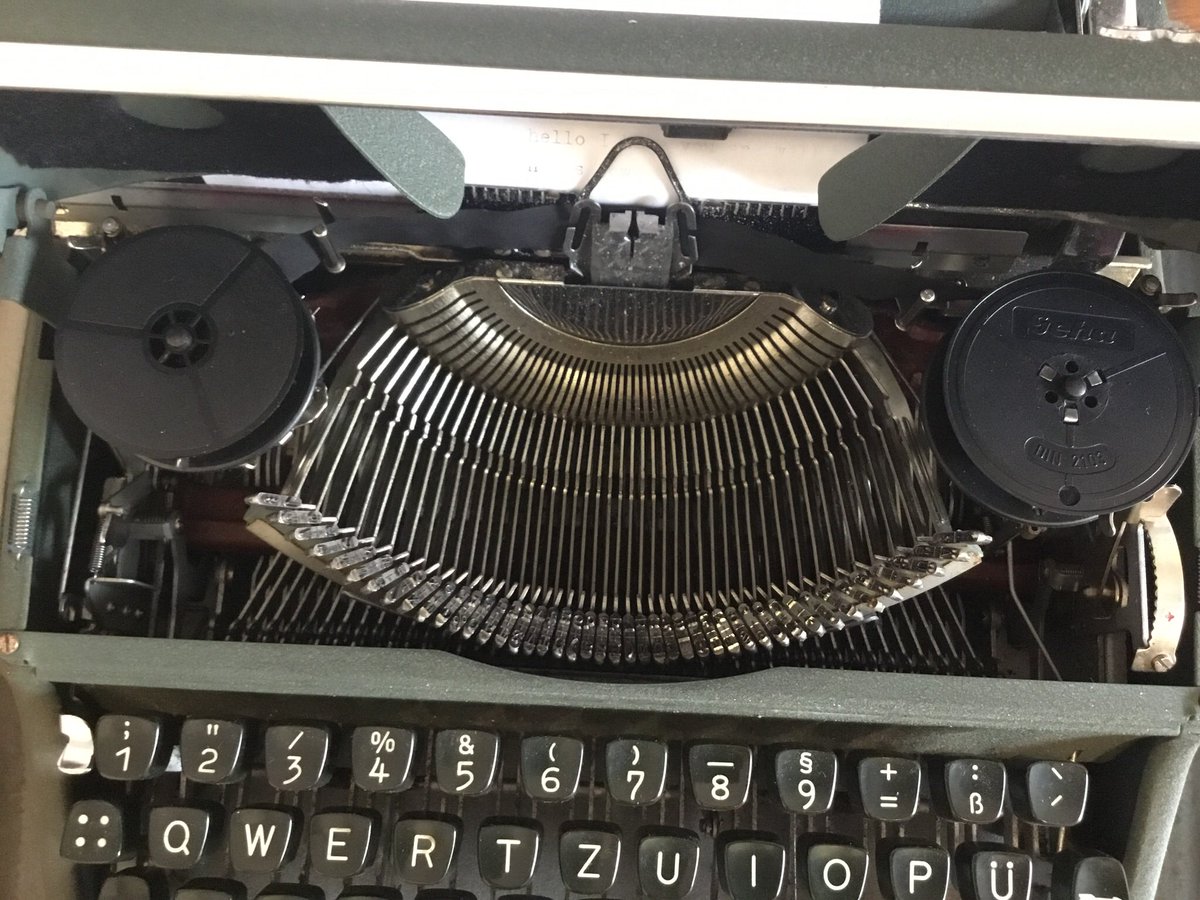 WelshRarebits2's tweet photo. 700+ items in our online shop!
Click on the link https://t.co/HpX6U6lO6t
#vintage #antique #midcentury #wedgewood #coalport #aynsley #olympia #typewriter #metamec #clock #gplan #lamp #cutglass #hille #trunk #boxes #chair #lace #paperweight #glassfloat #Stafford https://t.co/updrUNdUVx