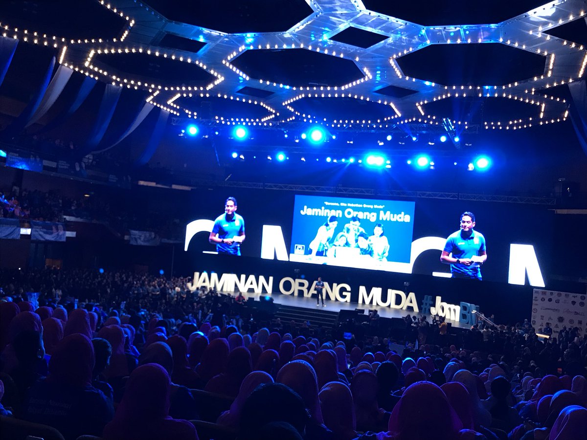 PemudaUMNOMy's tweet photo. Pengerusi Pemuda @barisanasional YB Brig Jen @Khairykj memulakan Pembentangan Khas Jaminan Orang Muda di Dewan Merdeka, PWTC. 

#JomBN
#HebatkanNegaraku https://t.co/vqBX3cP1Av