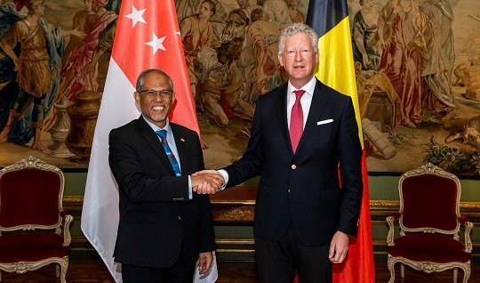 pieterdecrem's tweet photo. Happy to exchange views with Singapore's Minister for Environment and Water Resources, HE Masagos Zulkifli on bilateral relations between 🇸🇬 &amp; 🇧🇪. Both our countries are pioneers in innovation and strong economic partners. #Egmontpaleis @BelgiumMFA https://t.co/EIS7Uaftel
