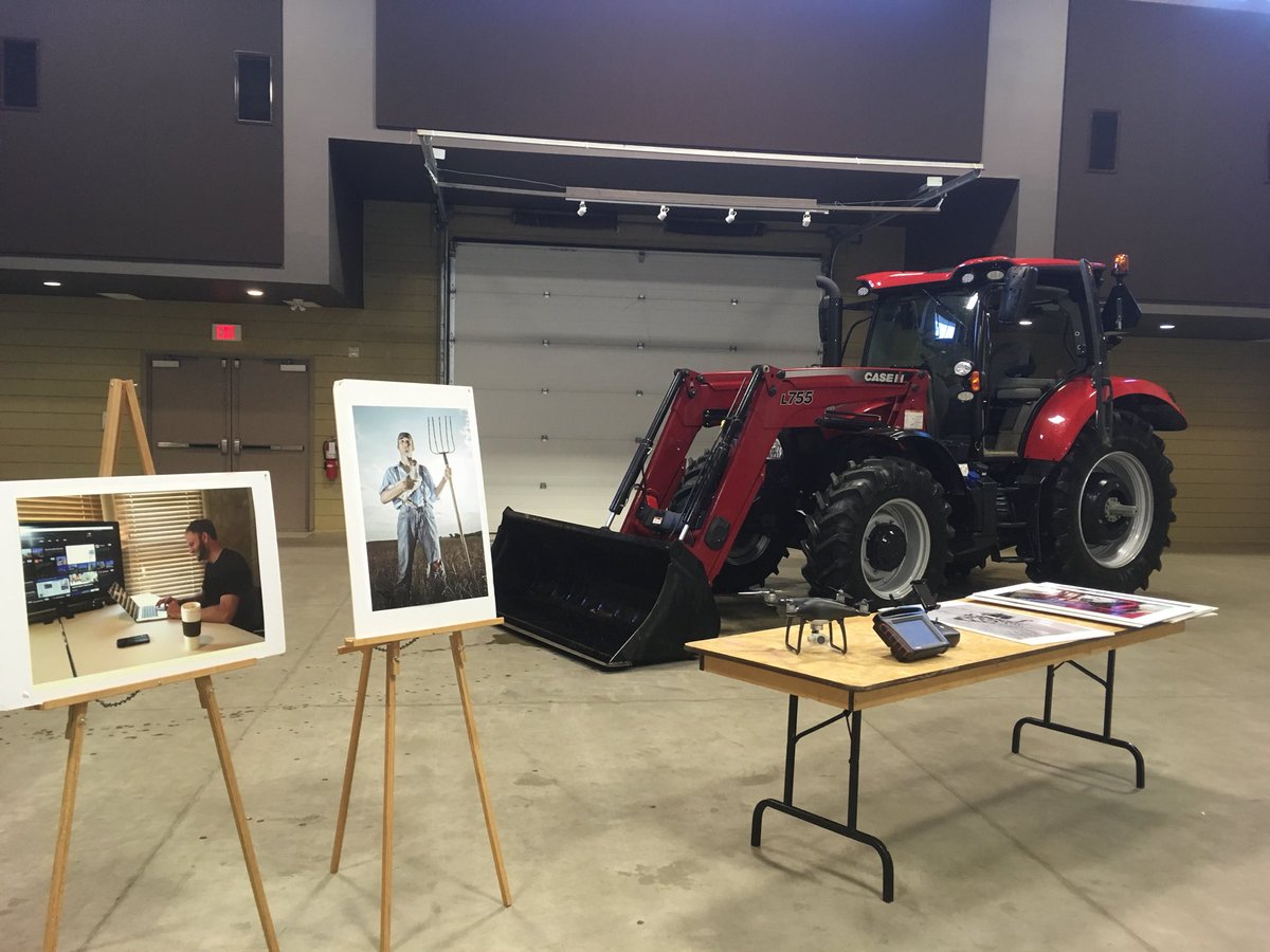 ONeilsFarmEquip's tweet photo. Ag in the class room teaching kids about technology in agriculture. At #ancasterfairgrounds . With #caseih spreading the red 😁. Today wish me luck 😂 can you pick out the farmer of today ? https://t.co/RhBRPX4qye
