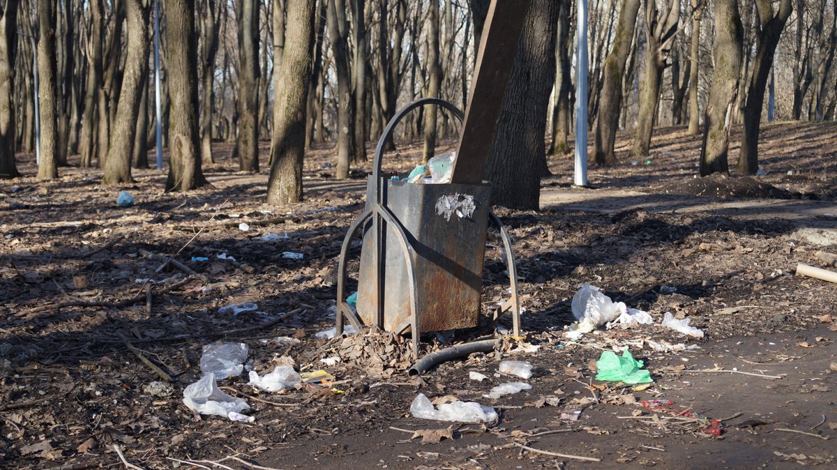 С чего такое оживление на Октябрьской? Администрация хочет облегчить  себе жизнь на субботнике? Комсомольский парк тогда уберите, туда тоже  администрация пойдет, парк же по бумагам ежедневно чистят @Ruslan_Butov <a href="/Tularegion71/">Правительство ТО</a> <a href="/myslo/">MySLO.ru | Тула</a> <a href="/TeleTula/">ТелеТула</a> <a href="/vesti_news/">ВЕСТИ</a> <a href="/VladimirAfonsky/">Владимир Афонский</a>