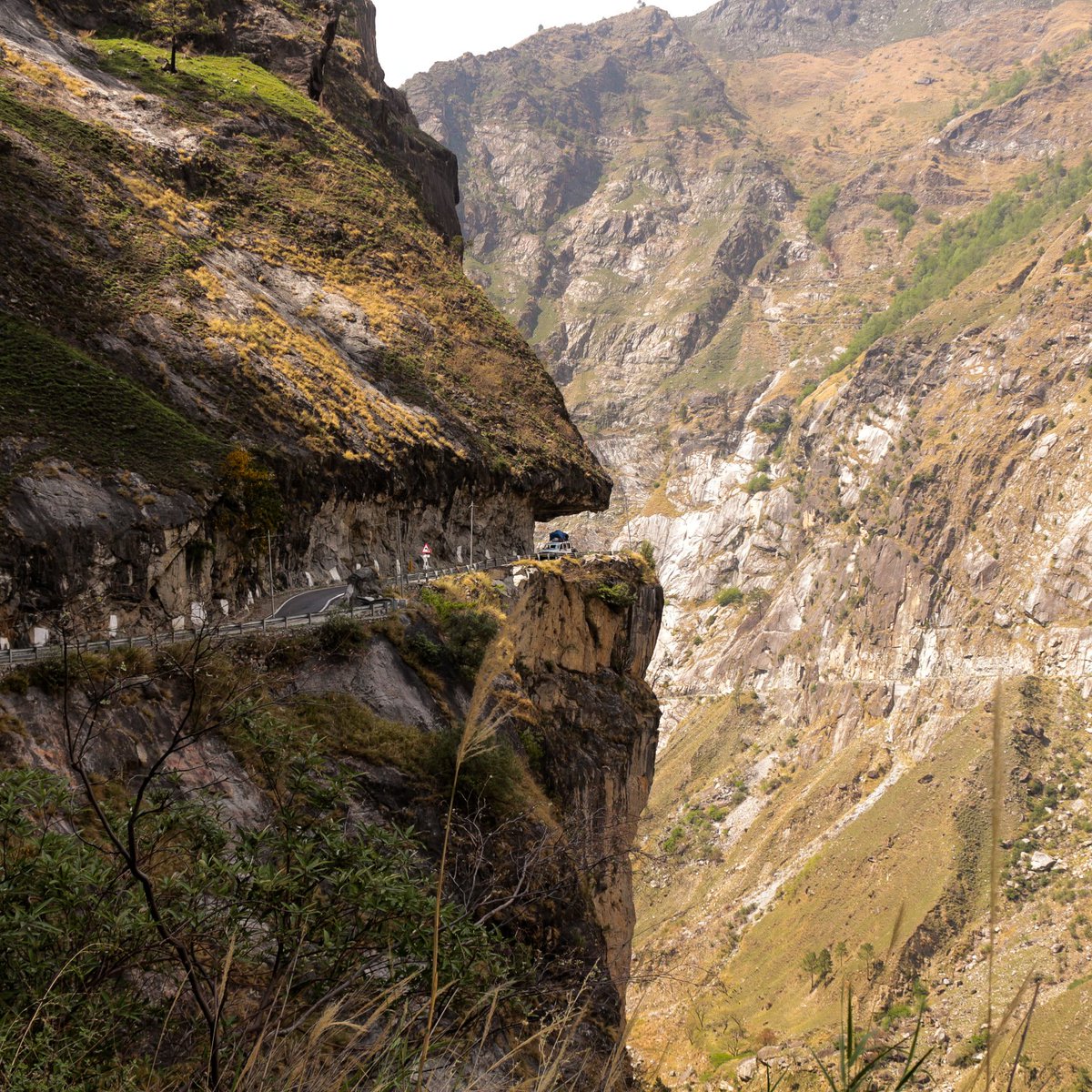 who_supertramp's tweet photo. Death Cliff, Kinnaur
The reason why we find so many roadside temples in kinnaur is attributed to the deaths while building the world's most dangerous roads in the toughest of terrains possible.
The Photograph is taken at #Tranda Cliff #Kinnaur #HimachalPradesh https://t.co/rfouojFeJX