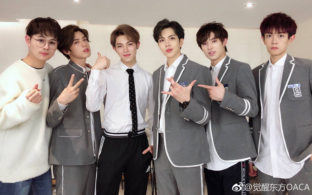 kingqinfen's tweet photo. [TRANS] 
Thank you Bing Sister. (Let's) shine together, I will work hard 💪🏼

@.LeeBingBing 
Within 4 months i saw the hardwork and perseverance you guys gave. When there is dream there is miracle! Jue Xing Dong Fang, will shine for sure. 👊🏻👊🏻 https://t.co/TEigDocsRm