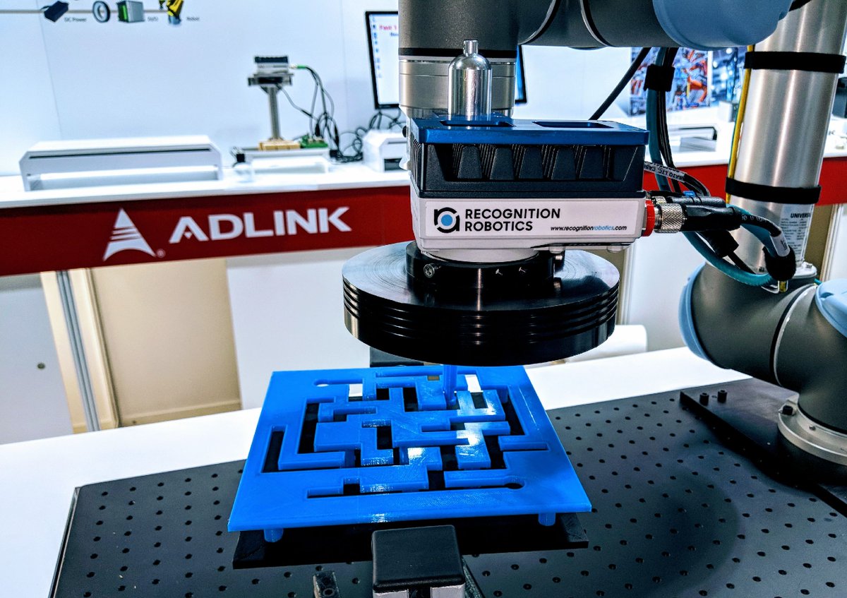 RecognitionRobo's tweet image. The robot is ready, and the guidance is primed. Time for a great week at the @aiavisionshow! Come stop by! #Robotics #guidance