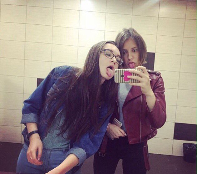 Kate_Love21's tweet photo. А помните людей, которые говорили, что с вами навсегда?
Так вот. Они уже не помнят ваших имён.
Главное, чтобы дома не знали какие мы на улице. https://t.co/vL9drXRcGd