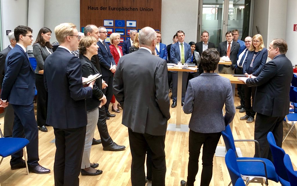 wbogensberger's tweet photo. Fit for the Austrian 🇦🇹 Presidency 🇪🇺#AT2018EU - @EU_Commission Director General @TimoPesonen1 pays a visit to the team of @EUKommWien in the #EUHaus in Vienna https://t.co/obFeeHWs4e