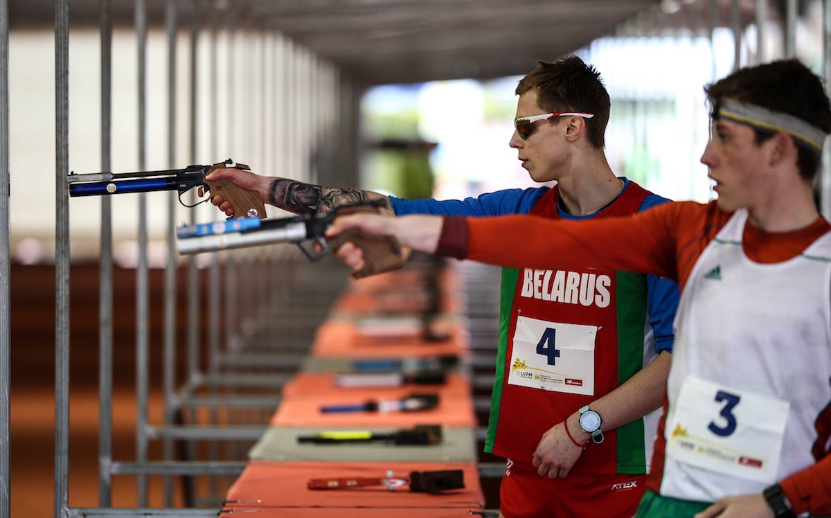 Юношеский чемпионат мира в Калдаш-да-Раинья на пике накала страстей. Подведены итоги квалификации и названы имена 36 финалистов у юношей и девушек. Республику Беларусь в финале чемпионата представят Владислав Островский, Владислав Березовик, Екатерина Этина и Екатерина Сукора.
