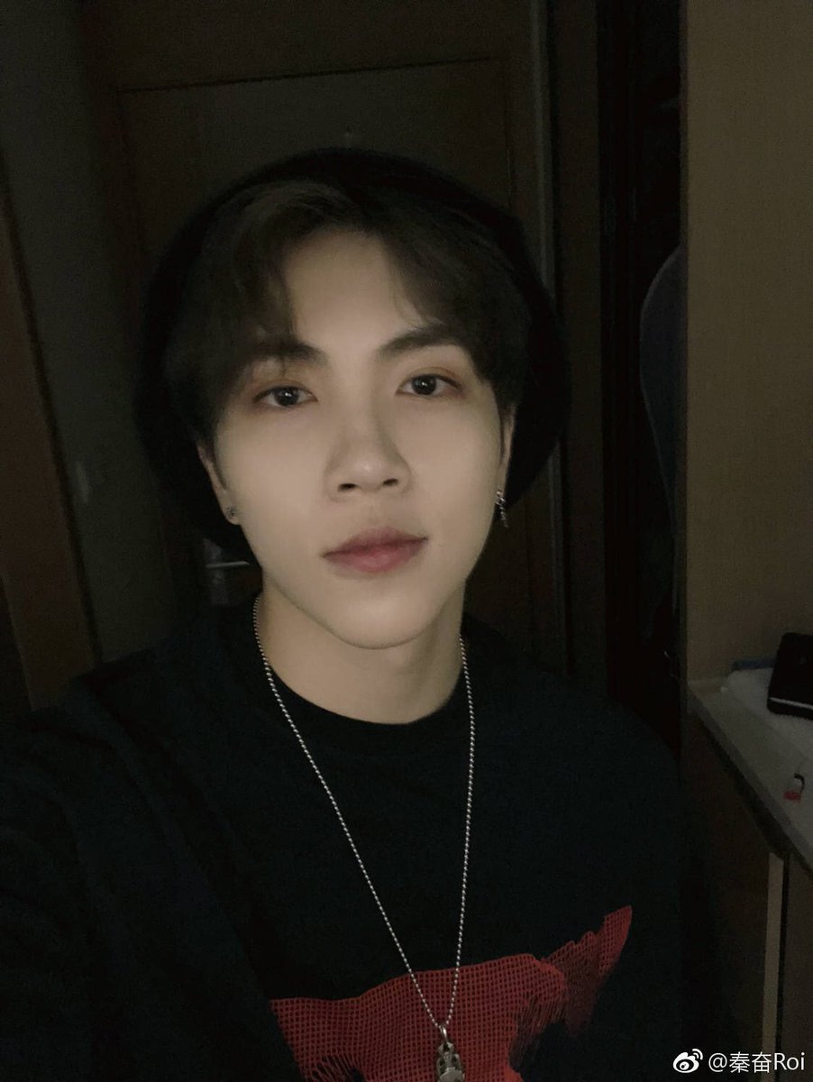 kingqinfen's tweet photo. [TRANS]
#IdolProducer# Firstly thank you to all the producers for attendinng the thousand people meeting session. Everything has been well, thank you everyone for caring. 6 April, we will give you a satisfactory stage. (Give you guys both selfie &amp; a photo shot) peace &amp; love https://t.co/FeH8iZwsd4