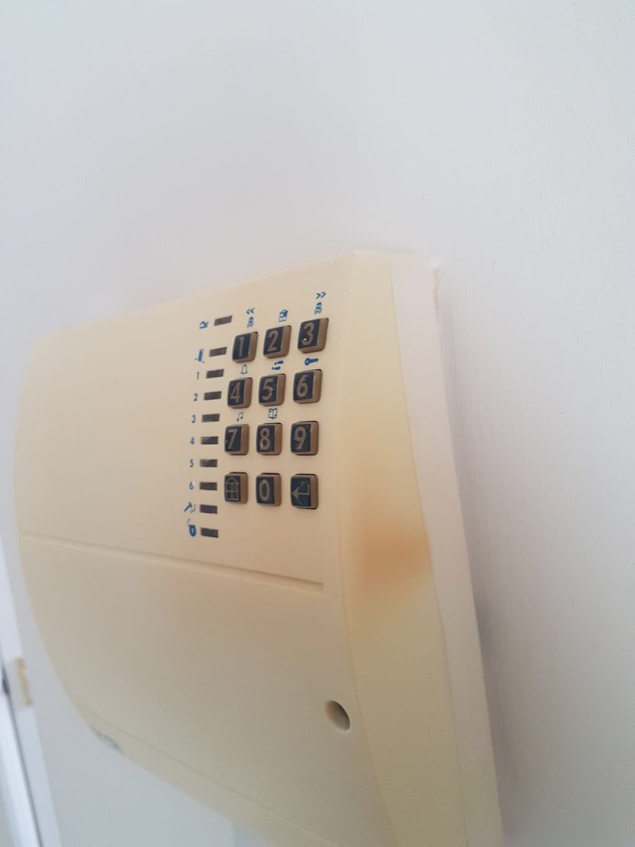 Connect2017hull's tweet photo. After been called out to a burglar alarm fault we found that a component inside the panel had burnt out, we quickly ordered a replacement panel and fitted it complete with programming with a few days #NICEIC #electrcian #besafe #besmart https://t.co/0UO77YTocN