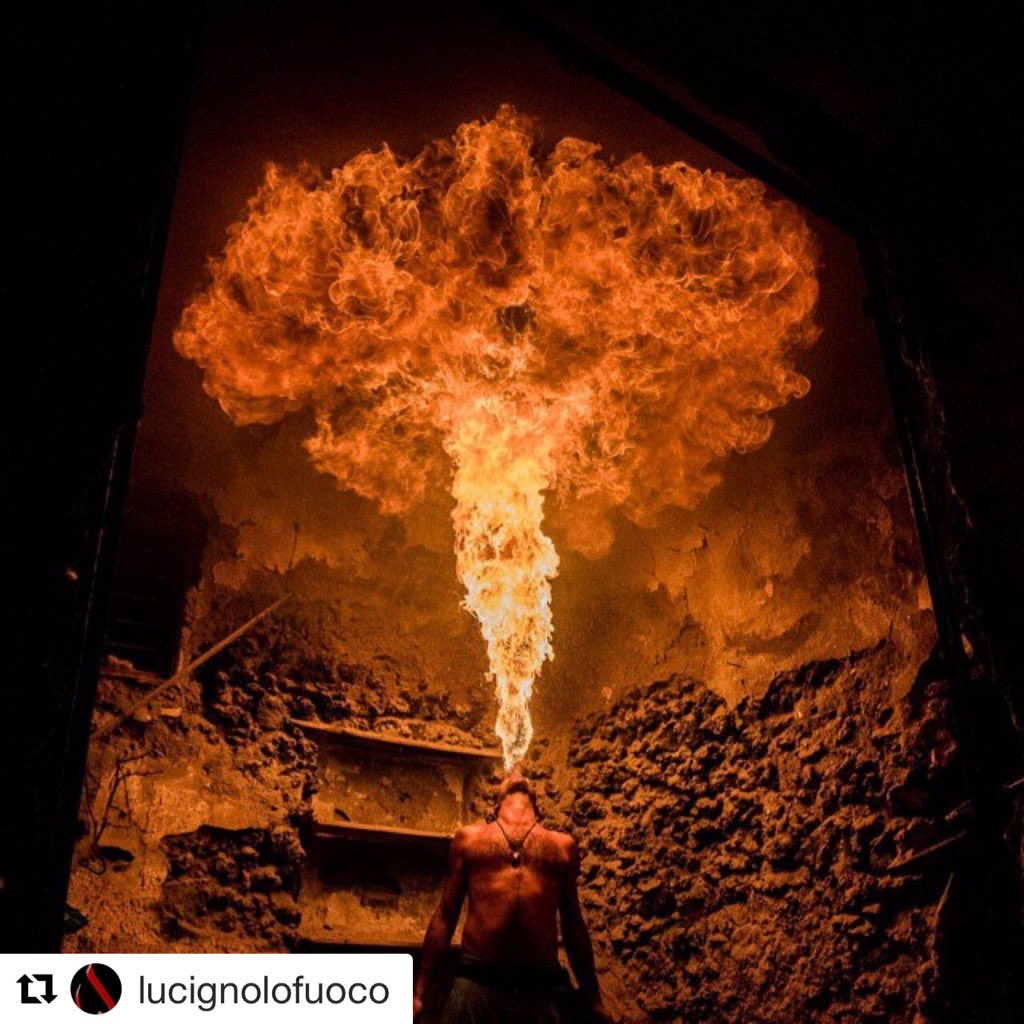 sanshui596's tweet photo. #Vesuvio #Inspiration #fire #fireeater #fireeating #entertainer #streetperformer #spiritual #tradition #India #tricks #vapor #transfers #extinguishes #extinguish #humancandle #fireeatingtorches #art #showbusiness #fakirs #sideshowperformers #torch #show #artist #flame #light #nyc https://t.co/dwyliyo7lp