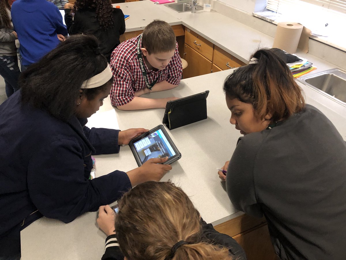 GlobalHawksDMS's tweet photo. In Mrs. Tejchma’s 7th grade science class, the Cheetahs have a commanding lead in the class review game of cell organelles! #quizletlive https://t.co/GWbKMvtpGY