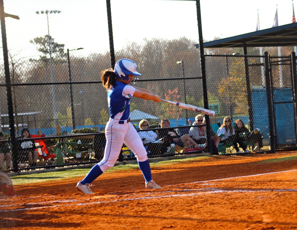 SLHSVSOFTBALL's tweet photo. it’s #gameday 💙💚 come watch these girls take on mclean tonight, 6:30 @ mclean!! https://t.co/hRd4rXcJik