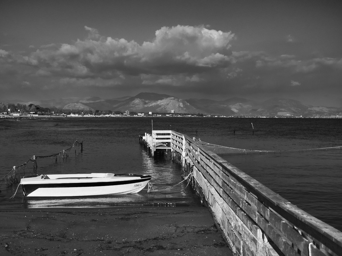 #Solitudine  #speranza.
#Hope #Solitude
#blackandwhitephotography #landscapephotography #seaside #Mare #fotografia #fotoinbiancoenero