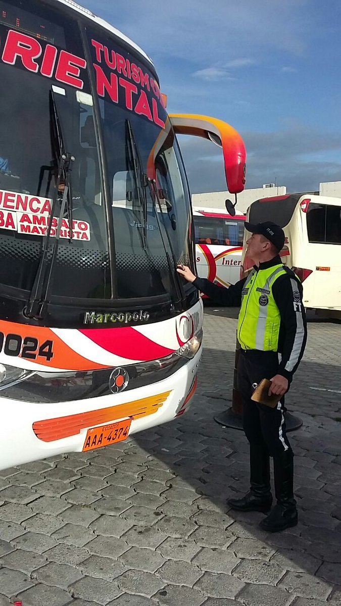FranciscoArauzT's tweet photo. En #Teminales Interprovinciales se fortalece la #InspecciónFísicaVisual a unidades y #ControldeDocumentos a conductores previo a la obtención de la frecuencia para prestar servicio @AMTQuito @AMTPuga @ObrasQuito https://t.co/YiA9ydsrw9