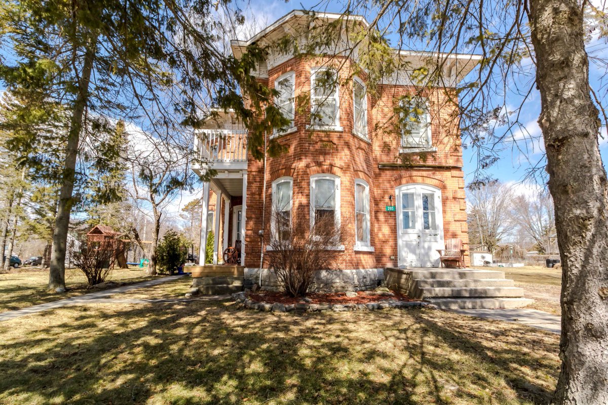 PremierRealtyBr's tweet photo. JUST LISTED! Beautiful home in Newburgh.
293 ACADEMY STREET - $299,900 - MLS K18001669
#ygkrealestate #premierrealty #premierrealtorspremierresults https://t.co/gGImqTAoJd