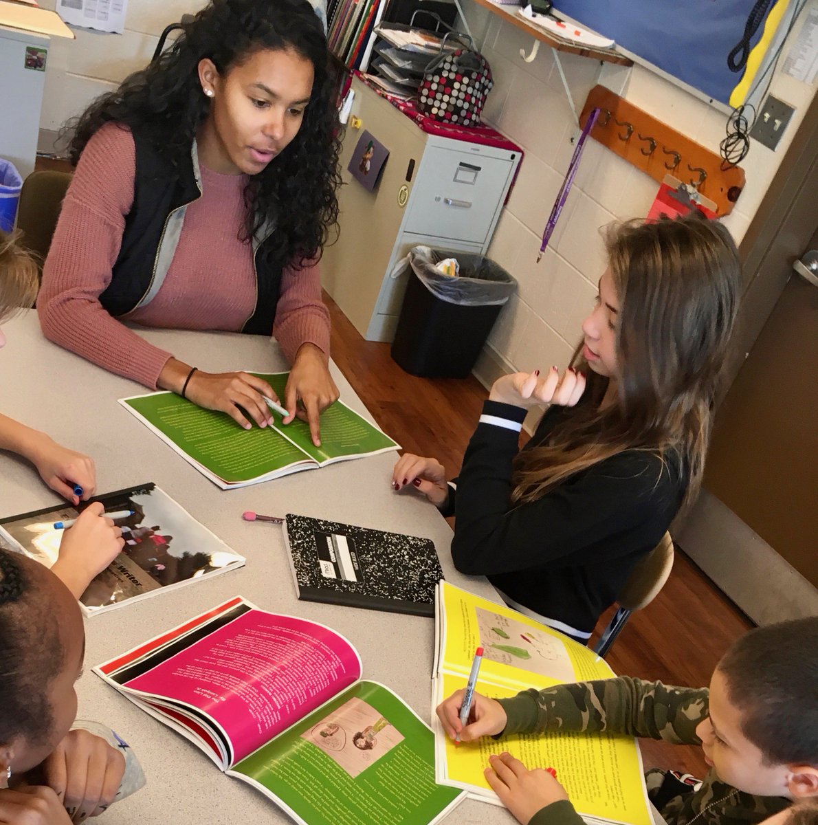 CCEducationDept's tweet photo. Meet Mia: proud New Londoner, Human Dev major + future elem teacher! 💚💛 + 💙 = YASSSS #CCTeachforReal #morecheesin #whalerpride #greenandgold @ConnCollegeLive @ConnCollege @CoCoWoSo  @NLPublicSchools https://t.co/hTSB7LlOsf
