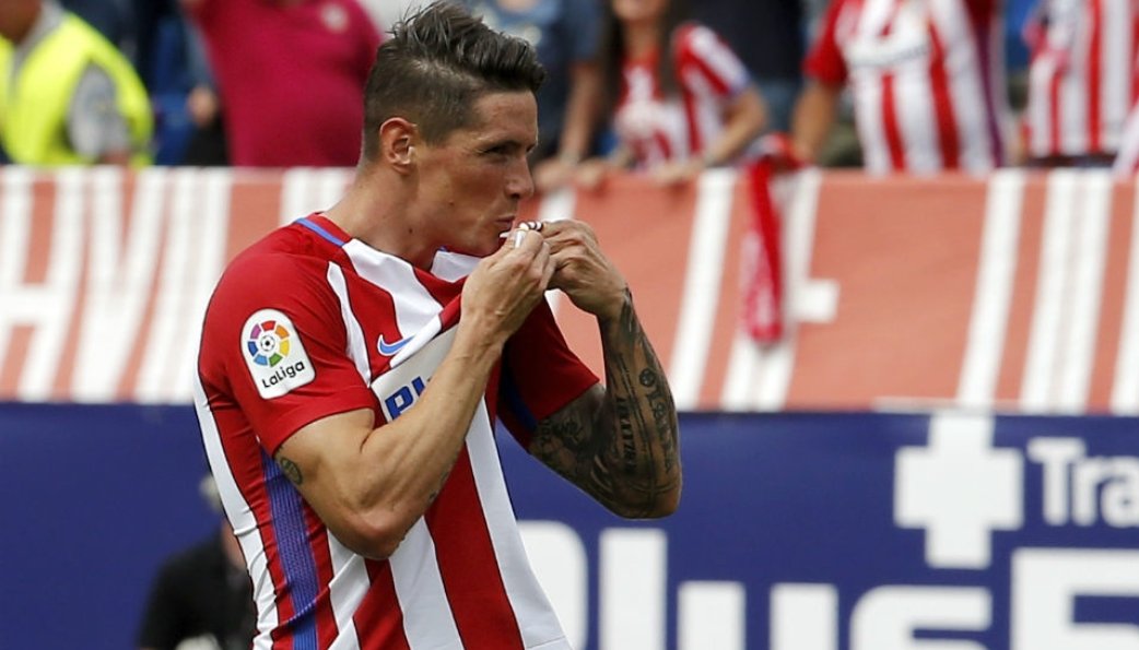 josellorentem's tweet photo. Gracias @Torres por todos los años que nos has dado a los atléticos, gracias por enseñarnos lo que es morirse por un escudo y por unos colores, porque no es sólo amor, es sentimiento por un club que has hecho soñar y le has dado miles de sonrisas. GRACIAS POR TODO NIÑO.
#Torres9 https://t.co/dtEXPqbjVi