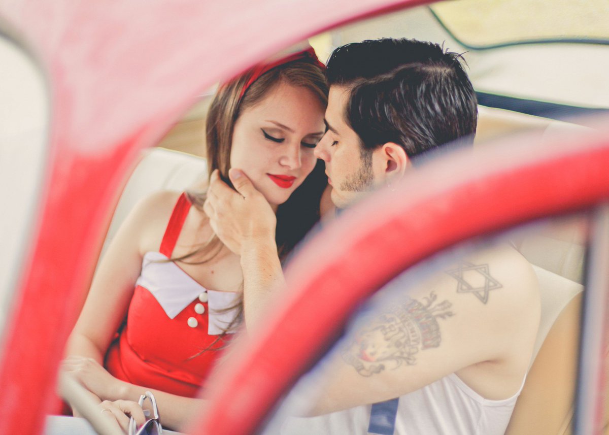 GoDatesCo's tweet image. The Law of #Attraction bit.ly/2GMCbG6 #LookingForPartner #SexualChemistry