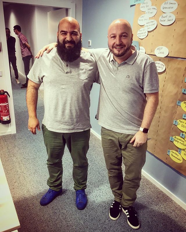 sh0ly's tweet image. Mist, hab die blauen Schuhe vergessen ;) #sameclothes #greenandgrey #bold #beard ift.tt/2GN02to